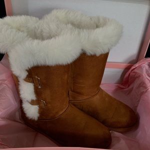 Juicy Couture Women’s Koded Faux Suede Flat Winter & Snow Boots